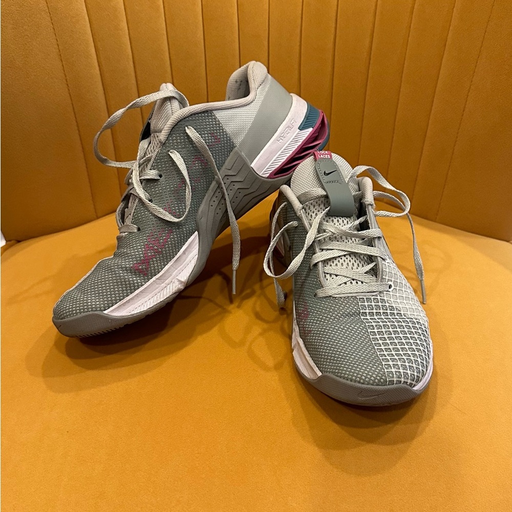 GENTLY WORN Nike Metcon 8 size 9.5
